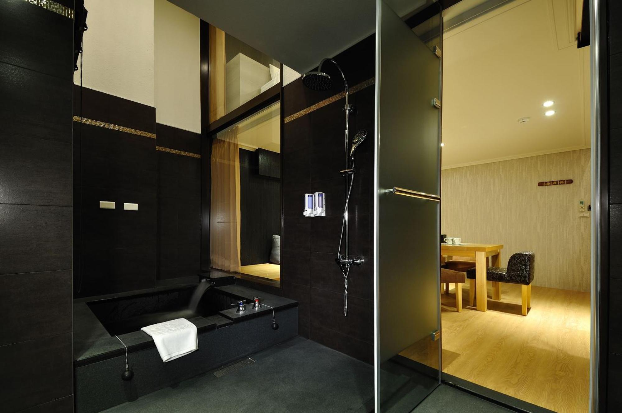 58˚ Hotspring Hotel Csiaohszi Szoba fotó